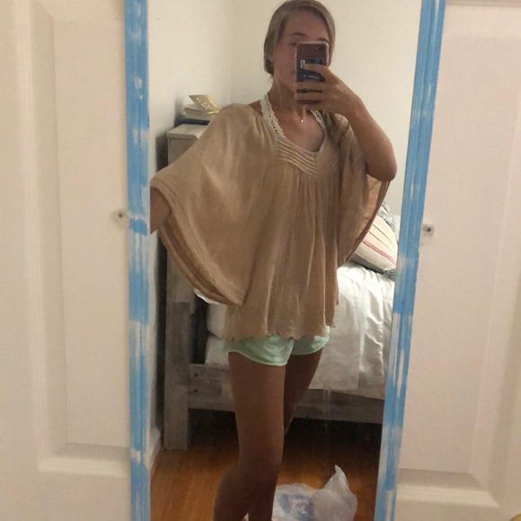 flowy cream top - Picture 4 of 6